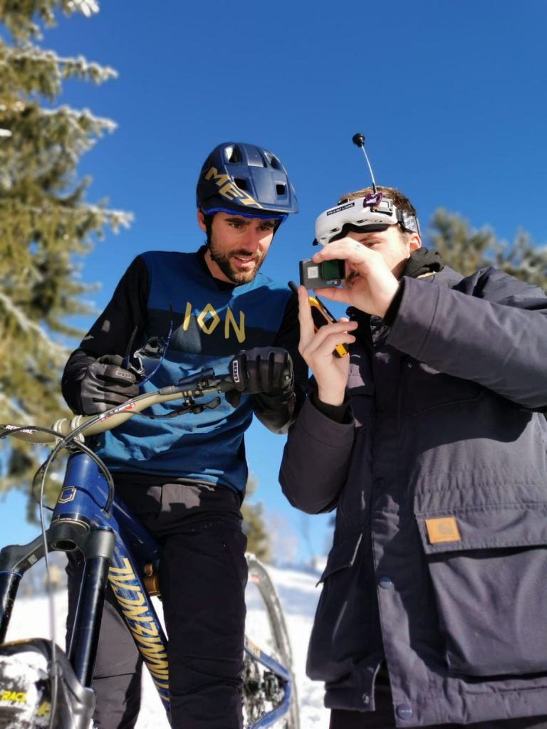 Killian et Benoit regarde ce qu'ils on filmé